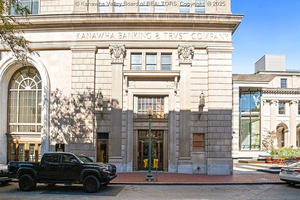 Renaissance Tower exterior at 109 Capitol Street